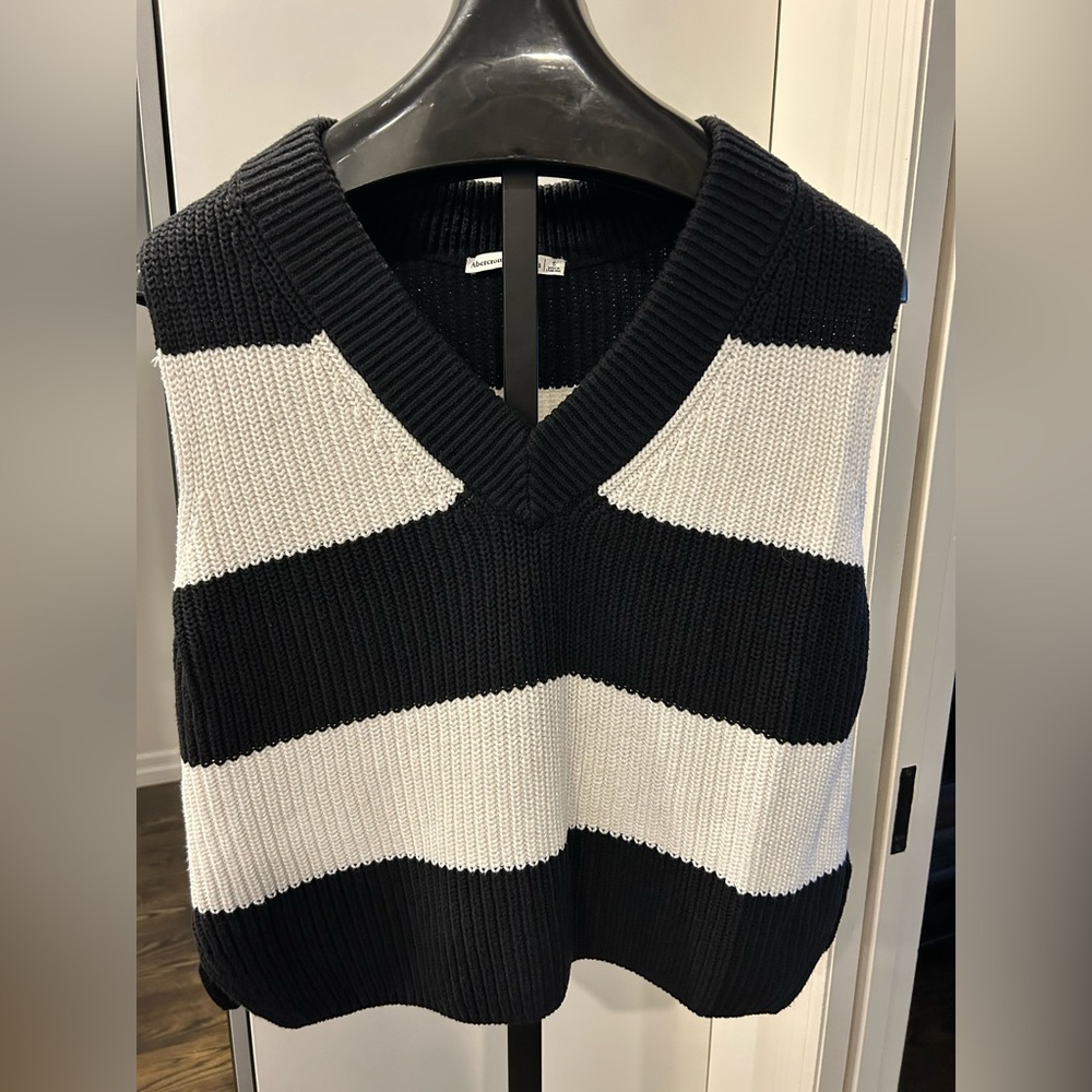 Abercrombie &Fitch Striped V-Neck Sweater Vest